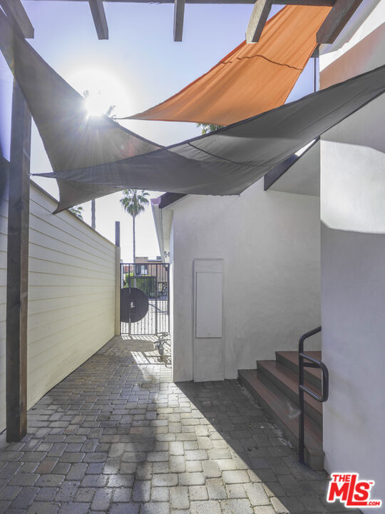 1415 Abbot Kinney ½ Property Photo 14