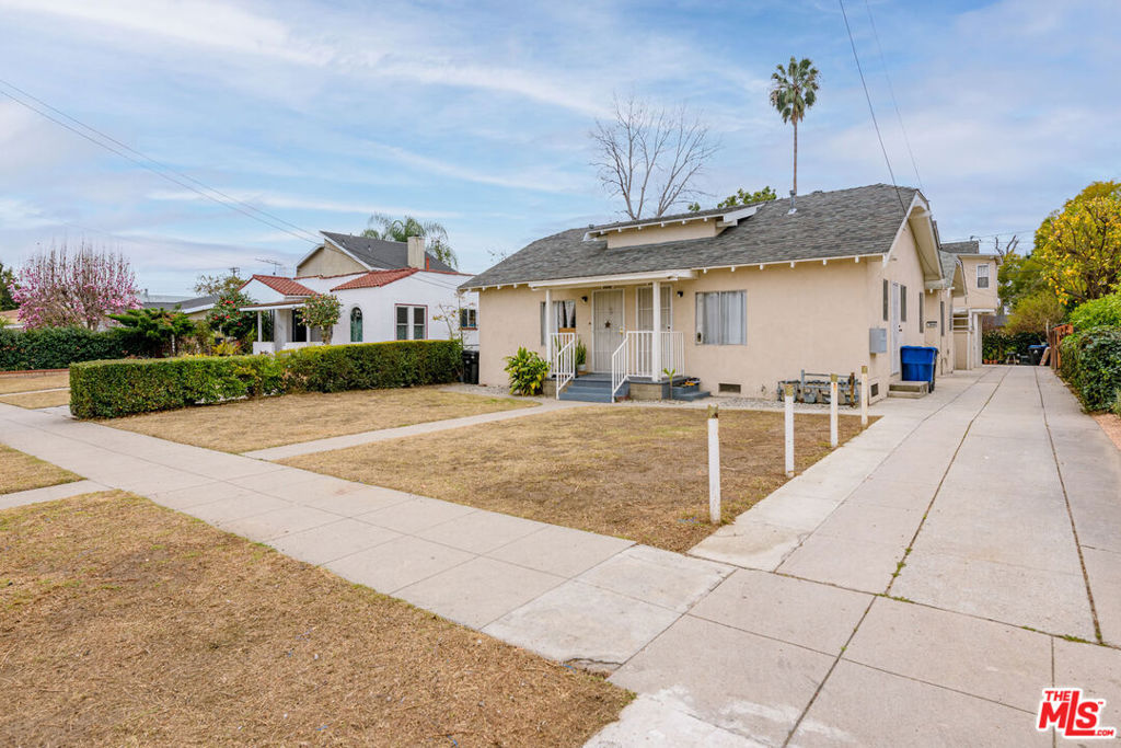 3642 Seneca Avenue Property Photo
