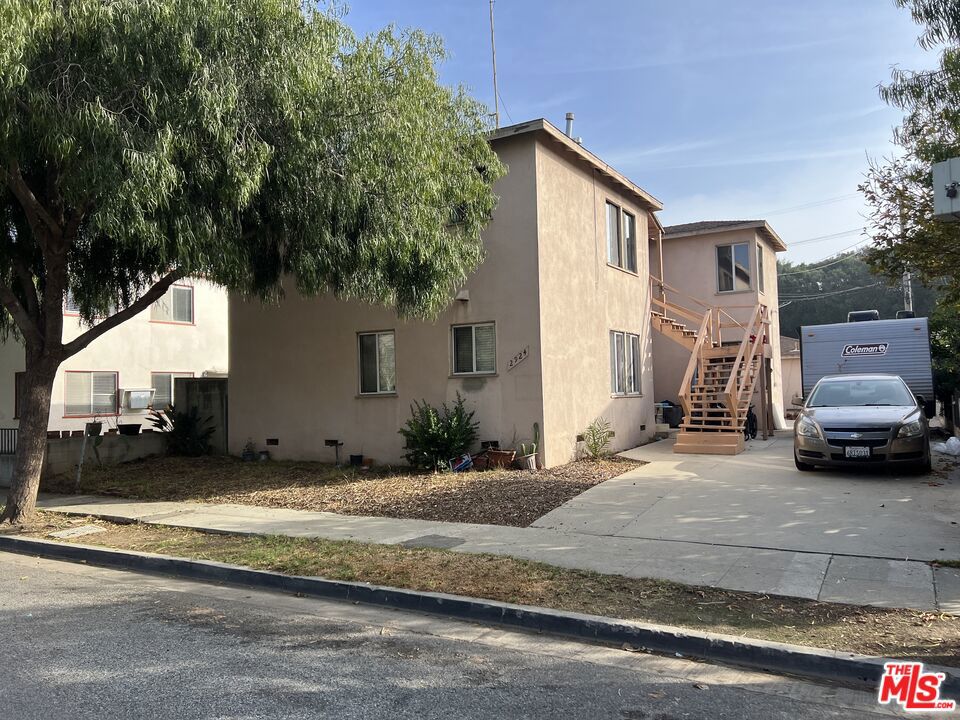 2924 Exposition Boulevard Property Photo 4