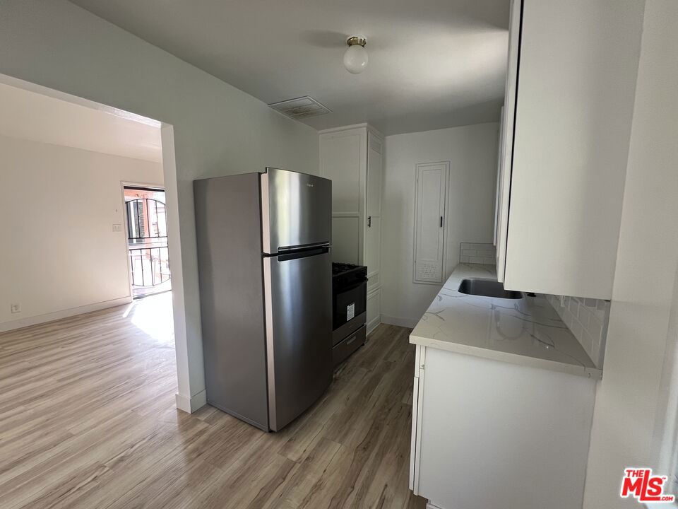 2924 Exposition Boulevard Property Photo 10