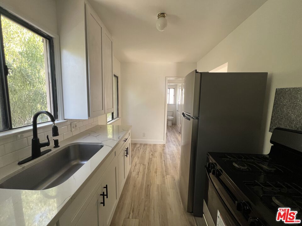 2924 Exposition Boulevard Property Photo 11
