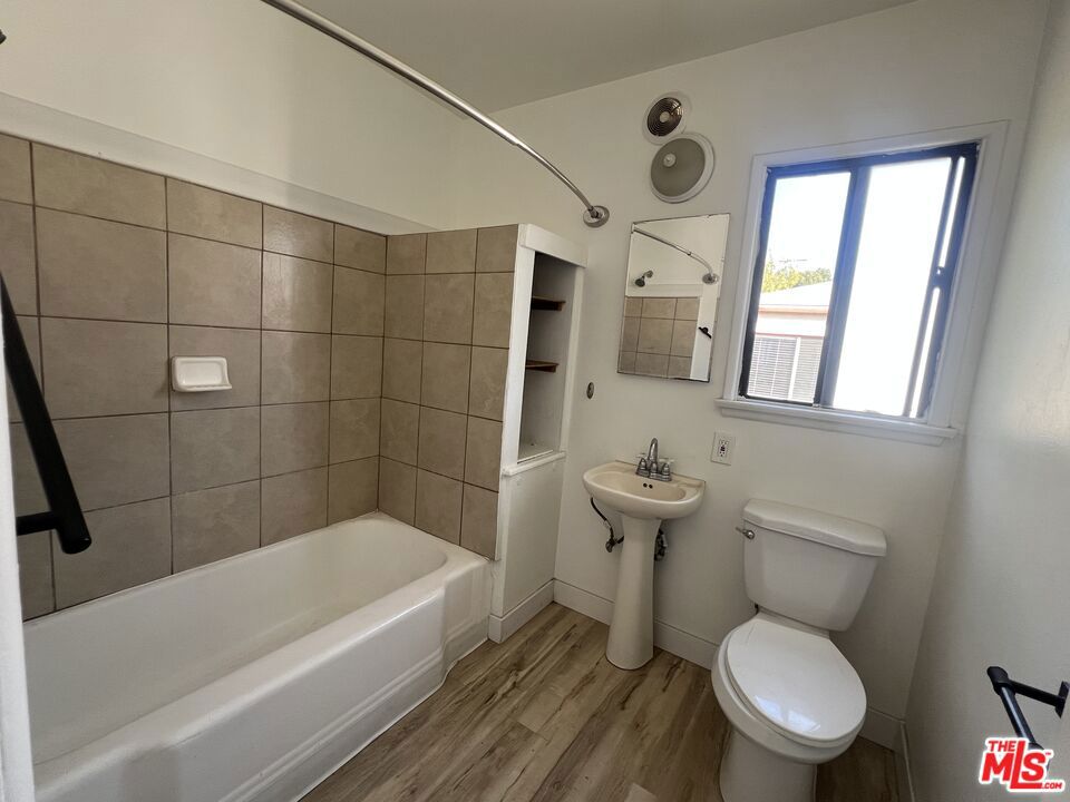 2924 Exposition Boulevard Property Photo 15