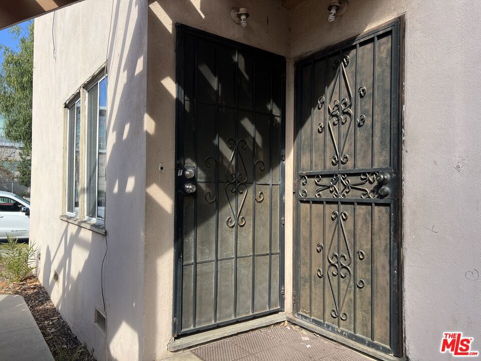 2924 Exposition Boulevard Property Photo 16