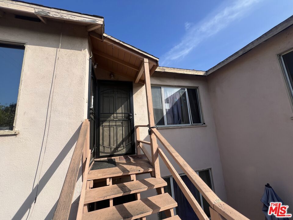 2924 Exposition Boulevard Property Photo 17