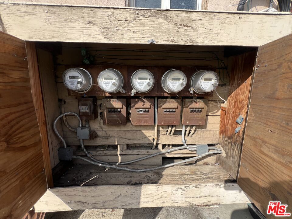 2924 Exposition Boulevard Property Photo 28