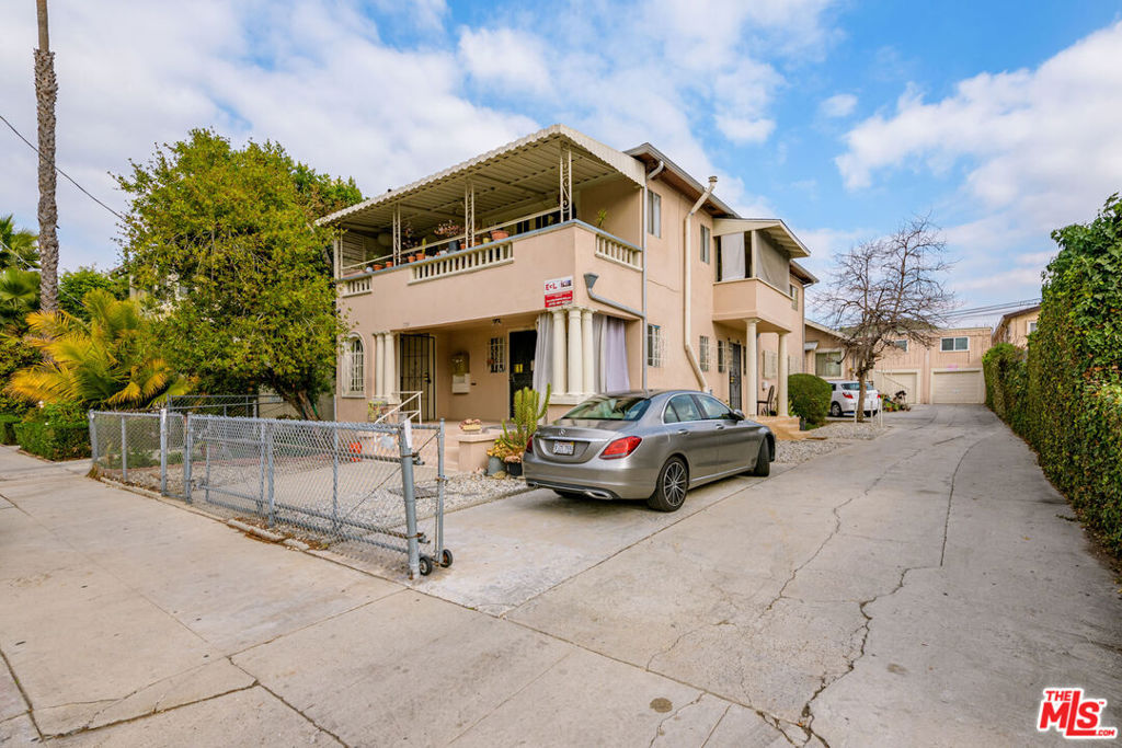 1726 N Mariposa Avenue Property Photo
