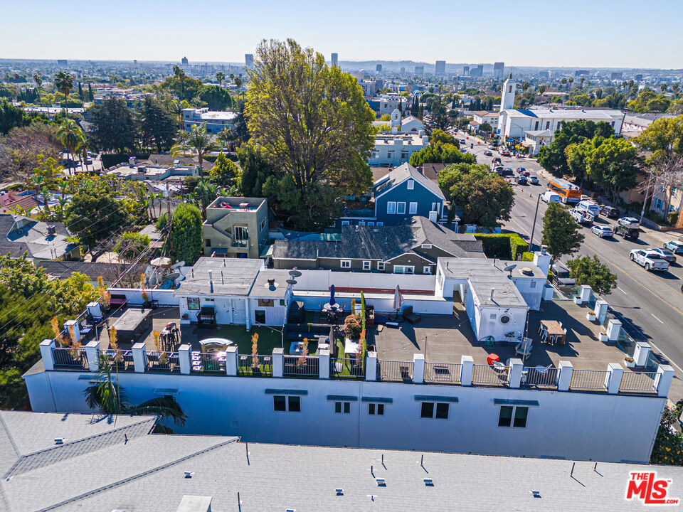 1336 N Fairfax Avenue Property Photo 3