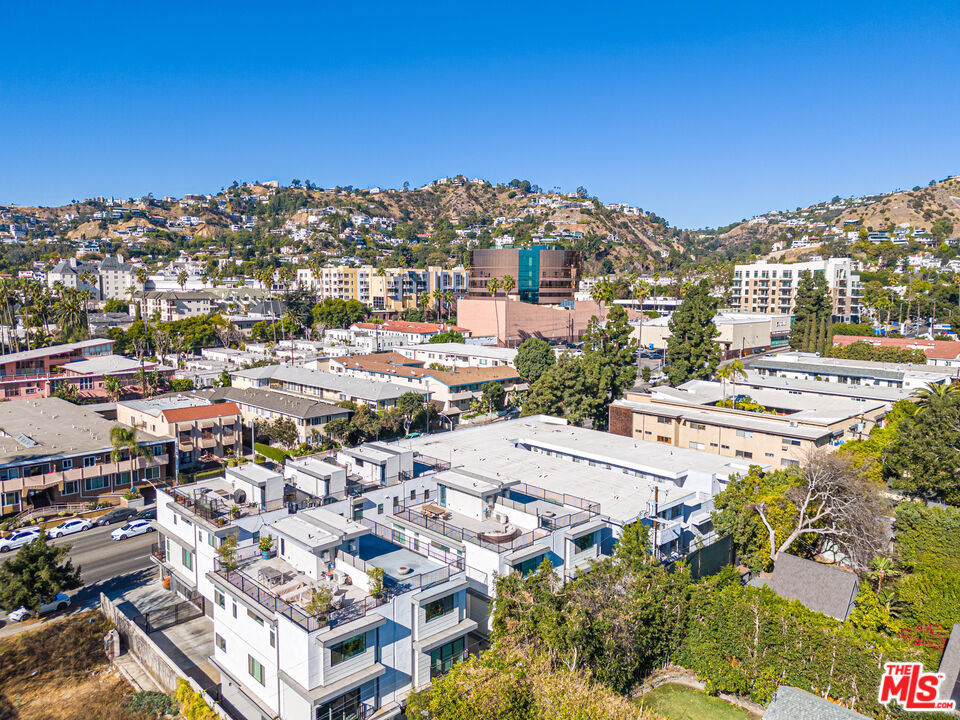 1336 N Fairfax Avenue Property Photo 4