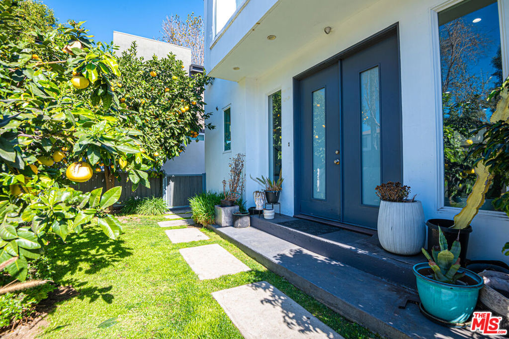 1336 N Fairfax Avenue Property Photo 5