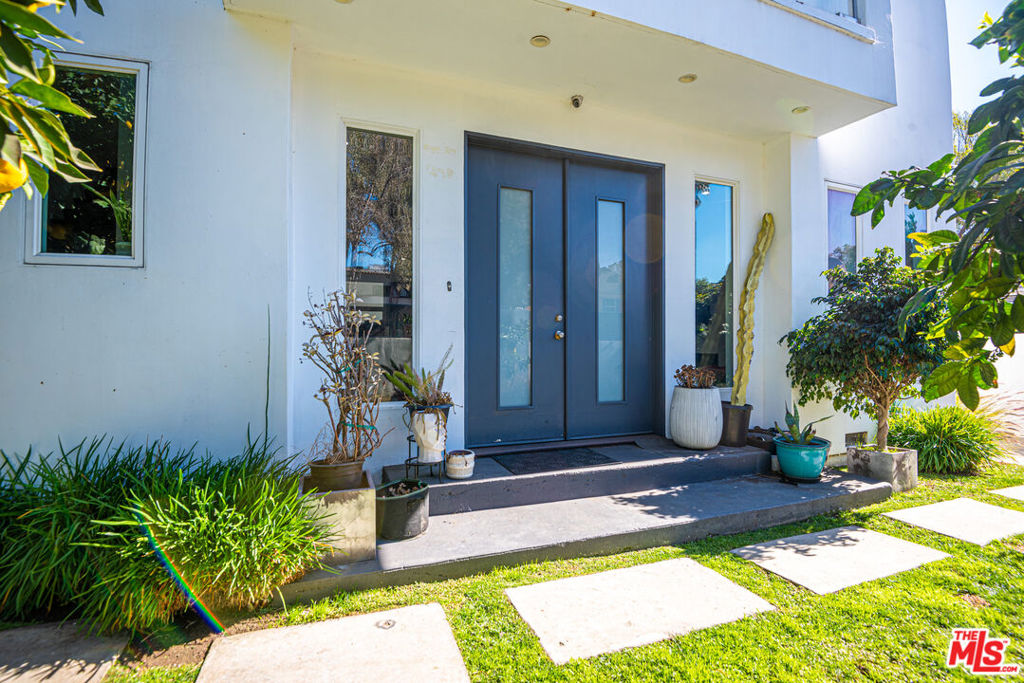 1336 N Fairfax Avenue Property Photo 6