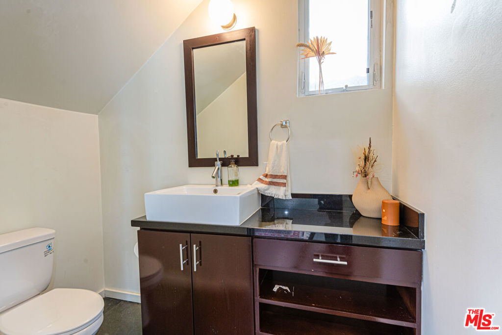 1336 N Fairfax Avenue Property Photo 10