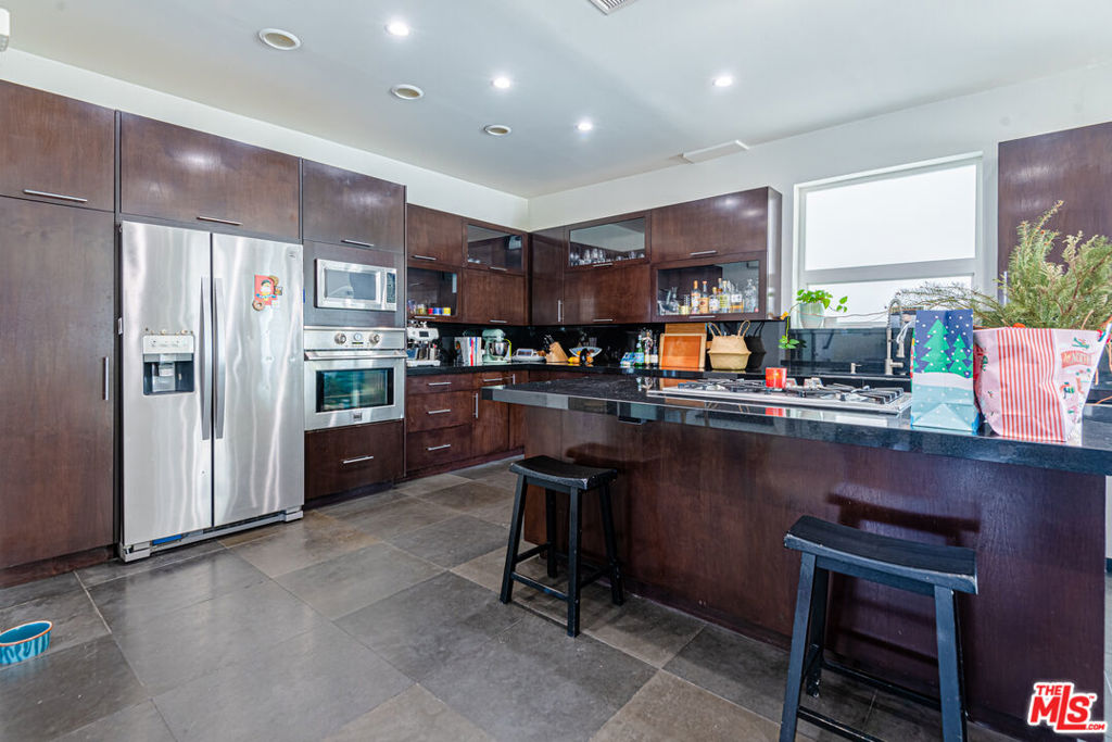 1336 N Fairfax Avenue Property Photo 11