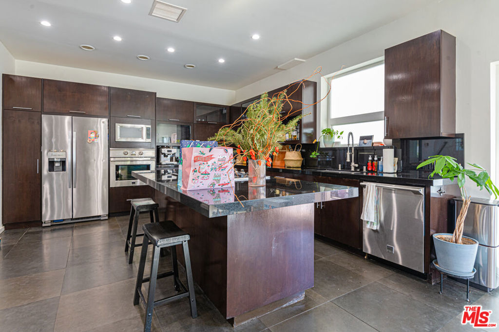 1336 N Fairfax Avenue Property Photo 13