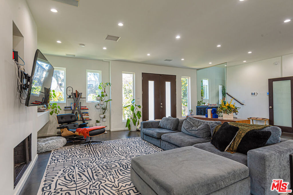 1336 N Fairfax Avenue Property Photo 15