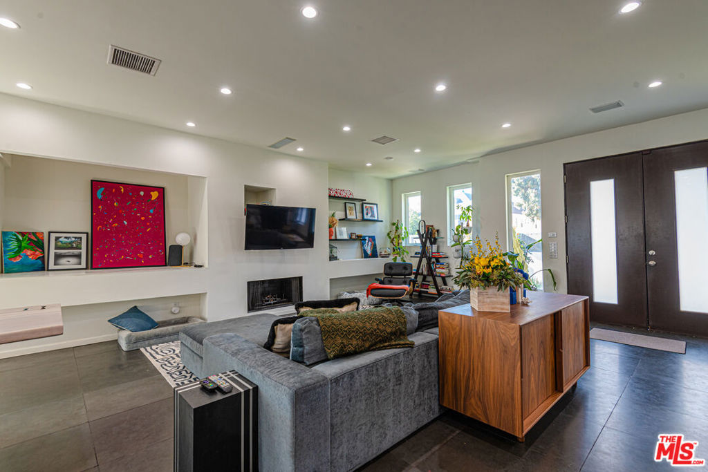 1336 N Fairfax Avenue Property Photo 16