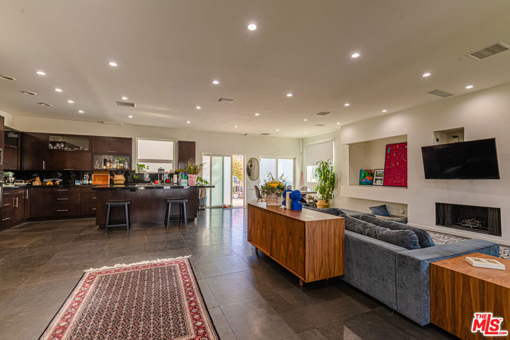 1336 N Fairfax Avenue Property Photo 17