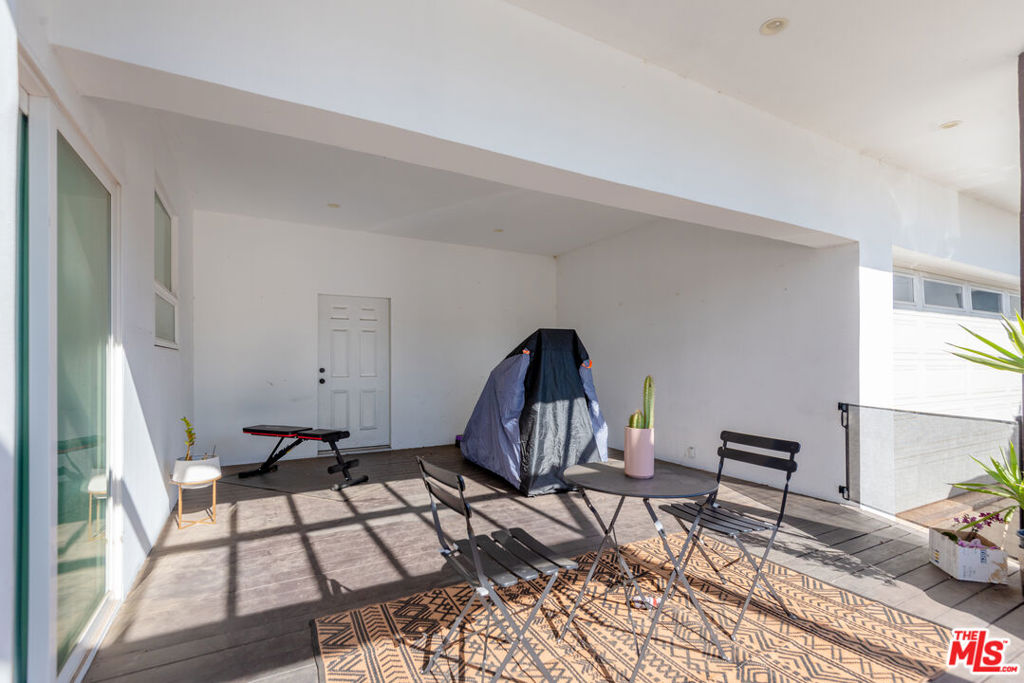 1336 N Fairfax Avenue Property Photo 18