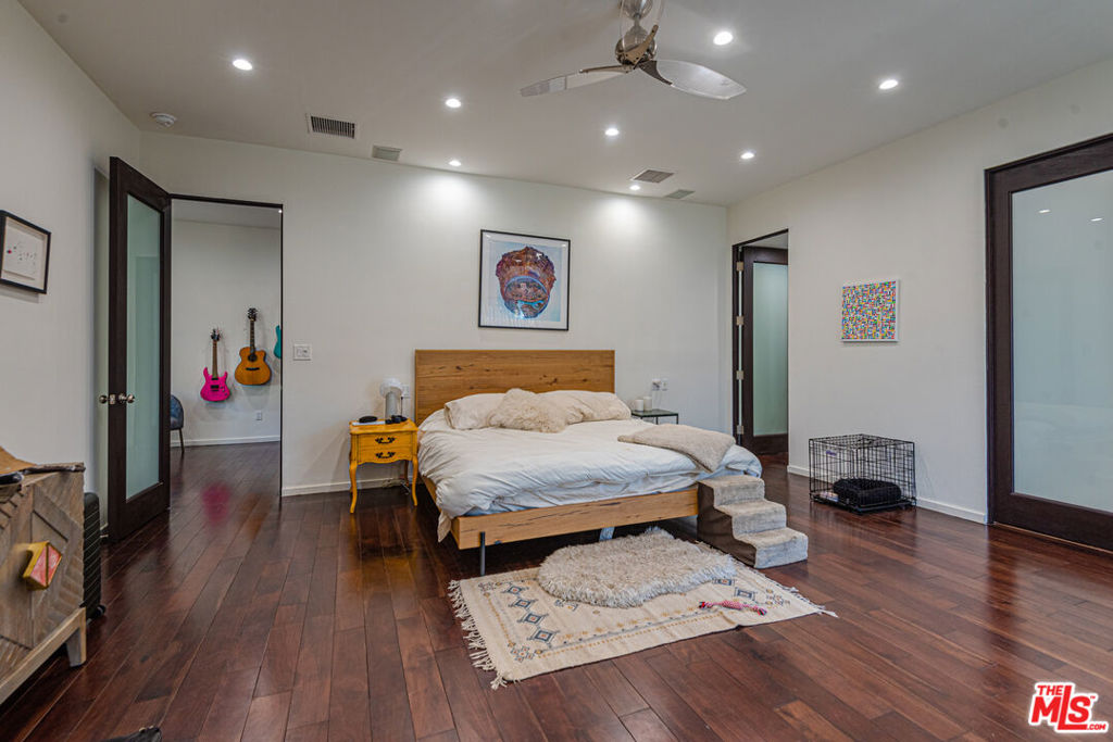 1336 N Fairfax Avenue Property Photo 22