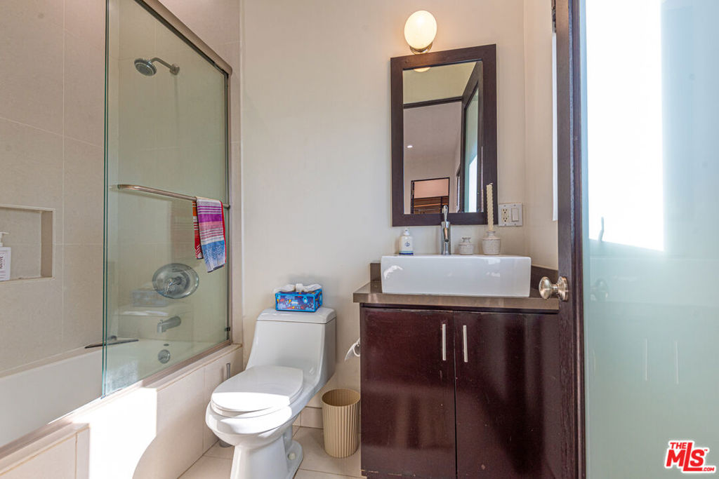 1336 N Fairfax Avenue Property Photo 34