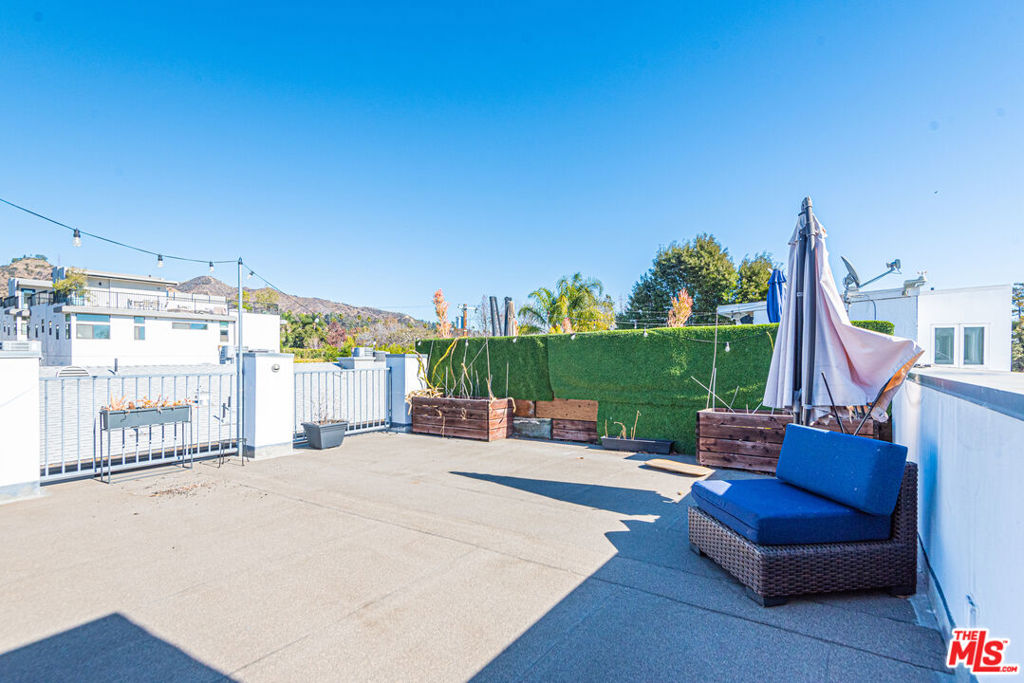 1336 N Fairfax Avenue Property Photo 36
