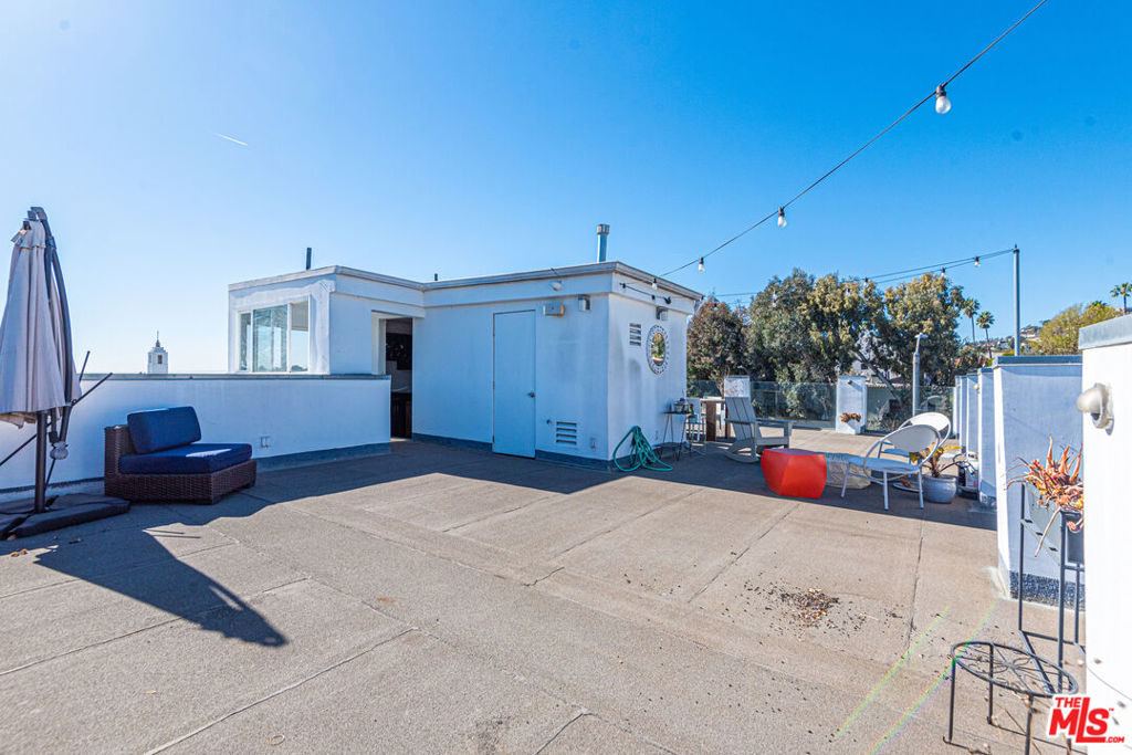 1336 N Fairfax Avenue Property Photo 37