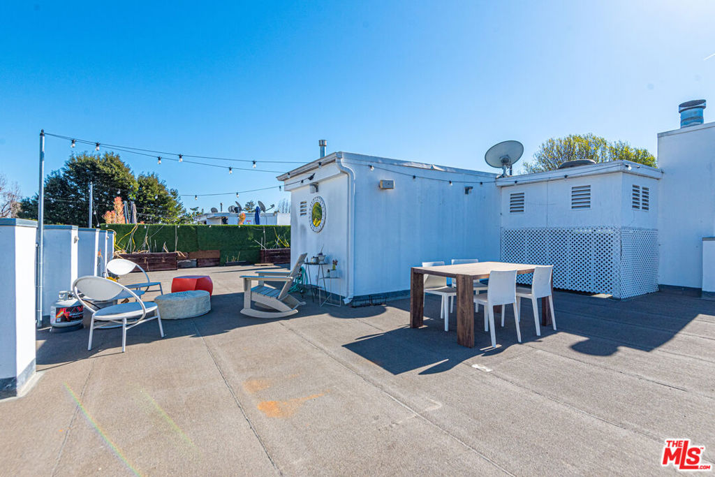 1336 N Fairfax Avenue Property Photo 38