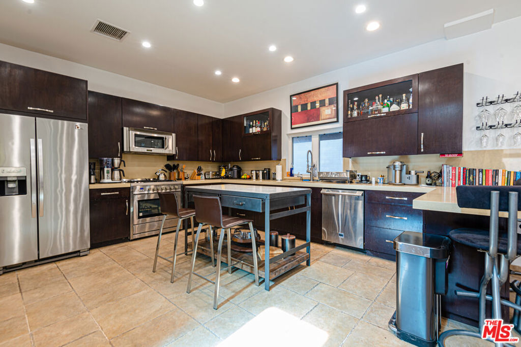 1336 N Fairfax Avenue Property Photo 41