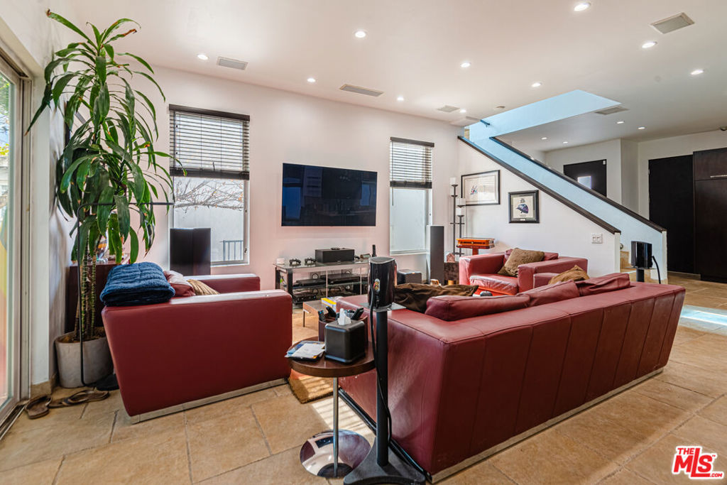 1336 N Fairfax Avenue Property Photo 43