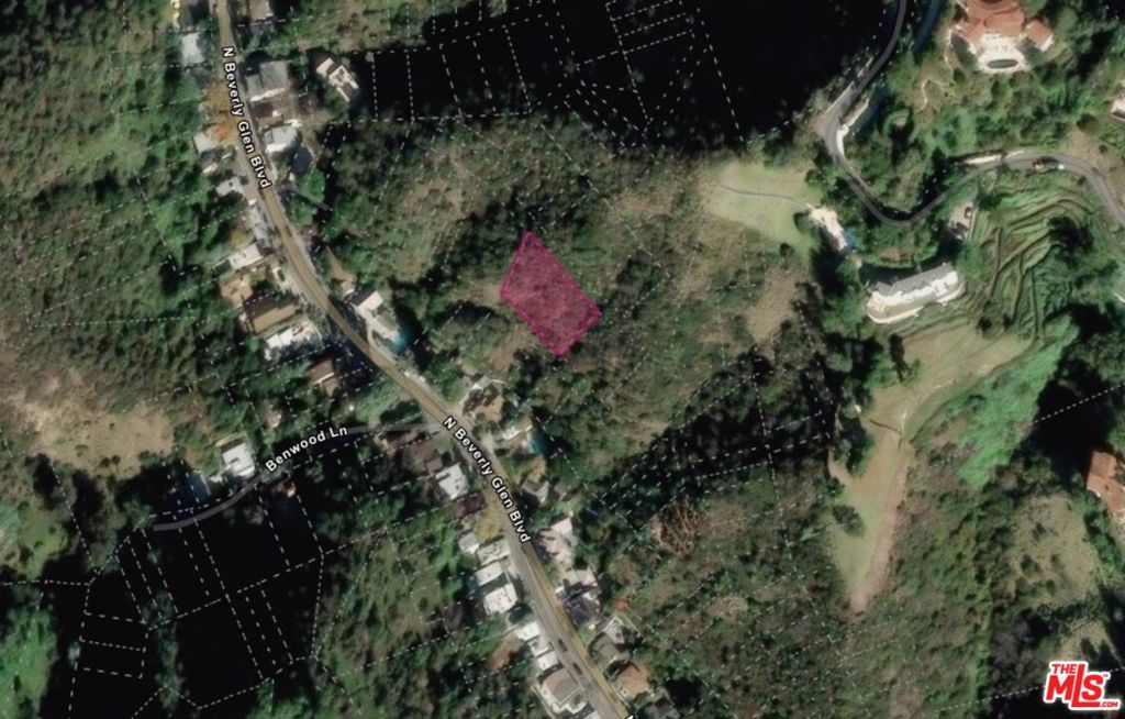 1034 Hollybush Lane Property Photo 2