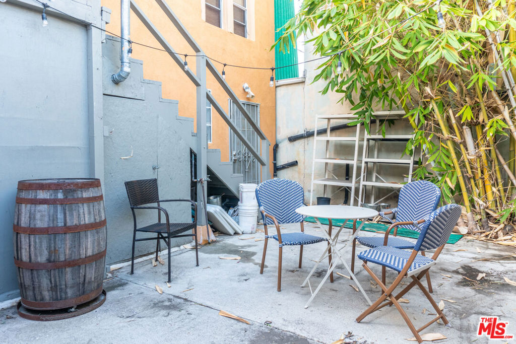 2613 S Robertson Boulevard Property Photo 6
