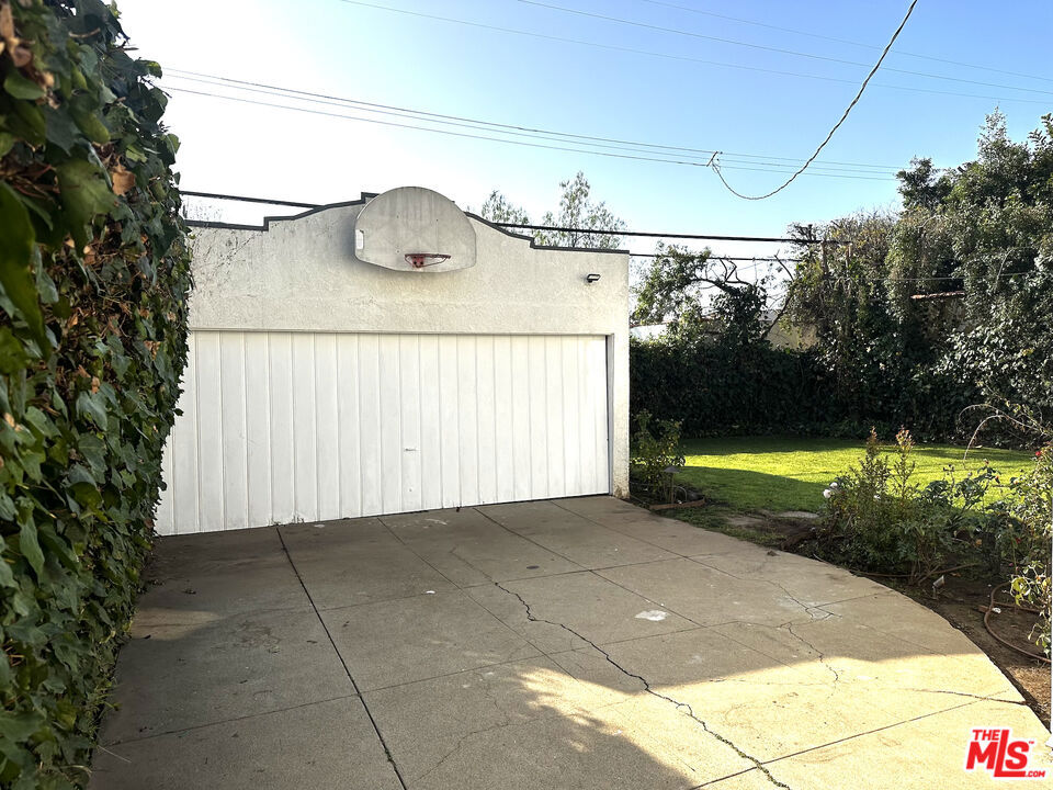 10736 Ashton Avenue Property Photo 18