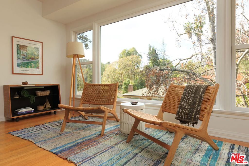 468 Glen Holly Drive Property Photo 2
