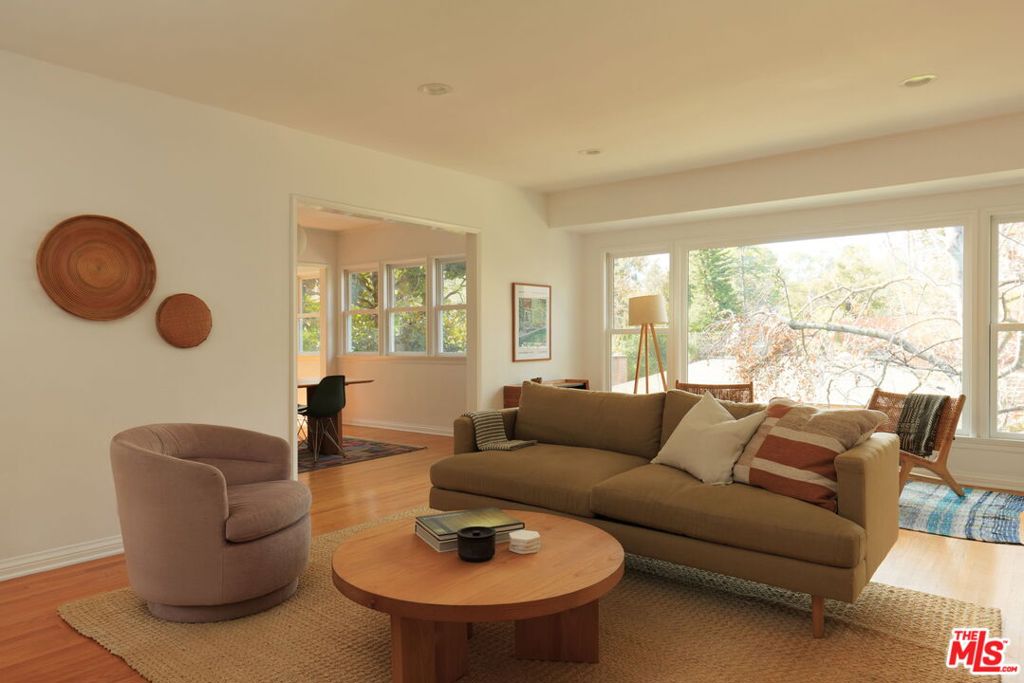 468 Glen Holly Drive Property Photo 3
