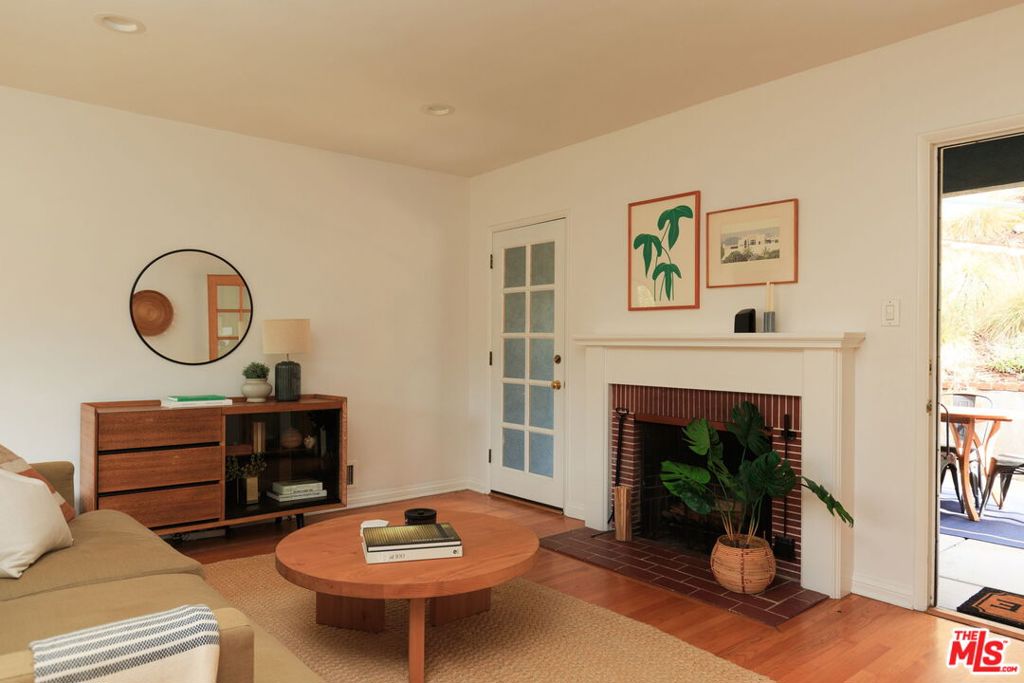 468 Glen Holly Drive Property Photo 4