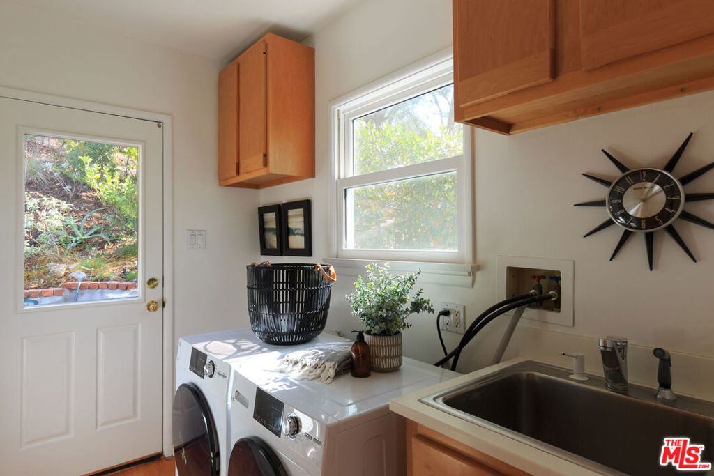 468 Glen Holly Drive Property Photo 16