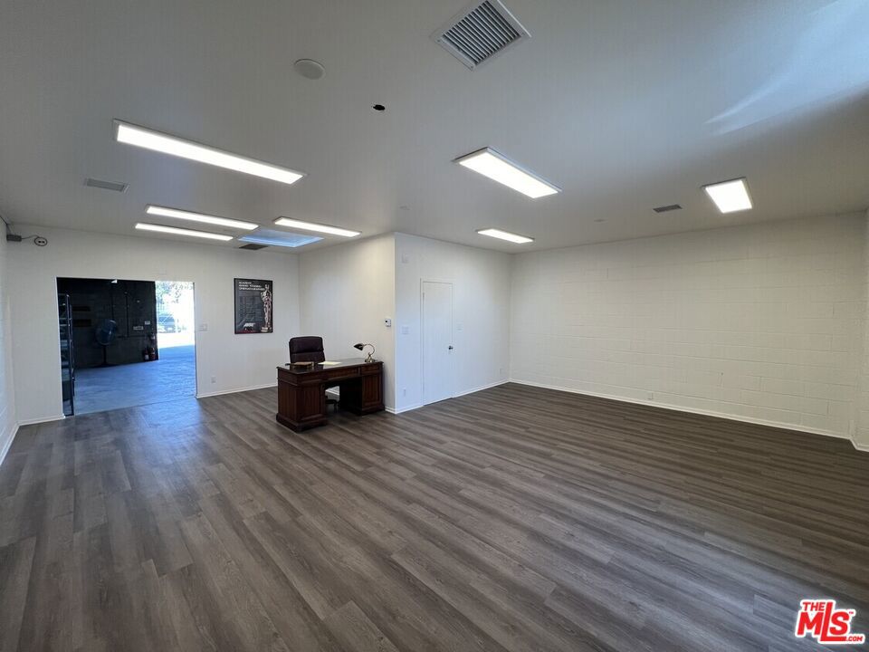 5639 Cahuenga Boulevard Property Photo 5