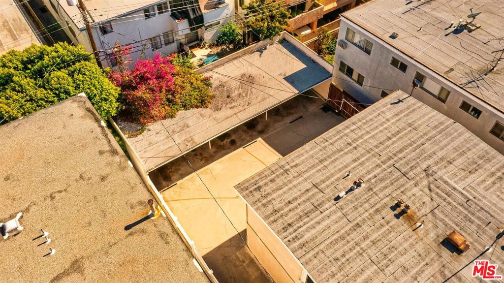 11938 Dorothy Street Property Photo 4