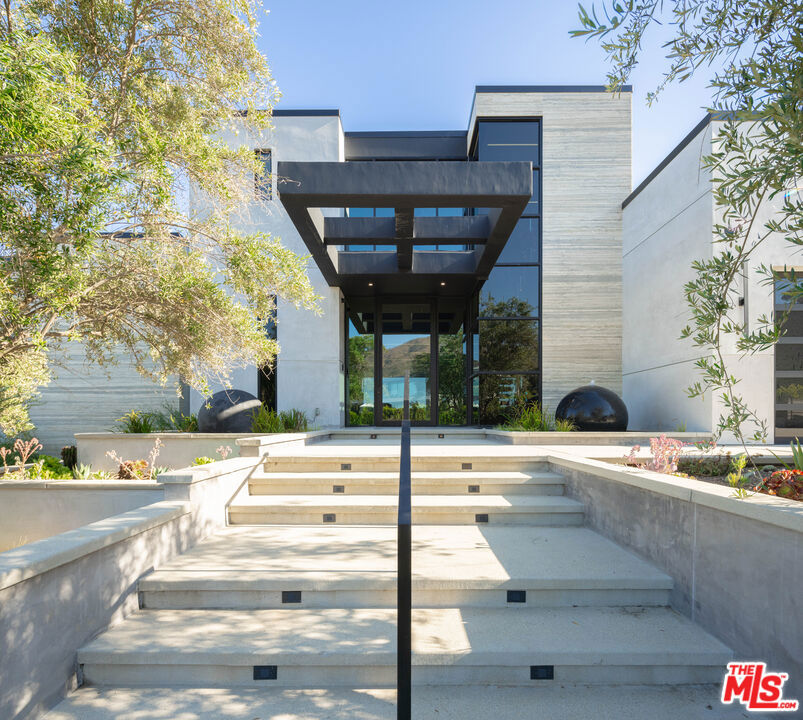 23917 Malibu Road Property Photo 6