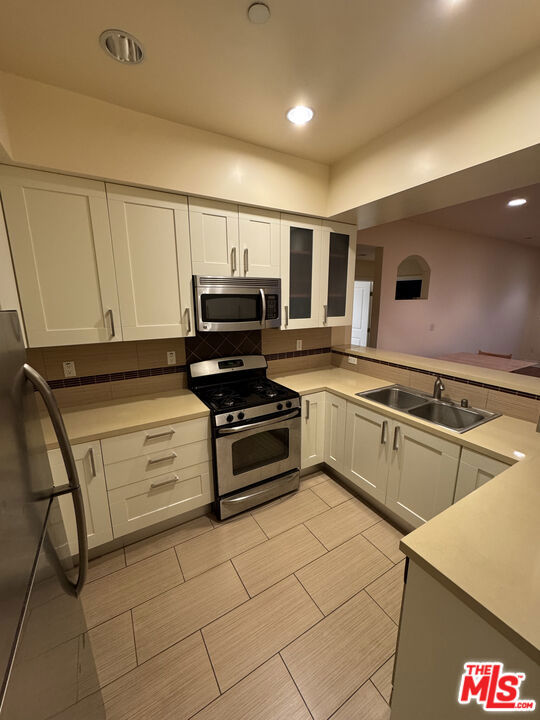 11722 Ohio Avenue 204 Property Photo 2