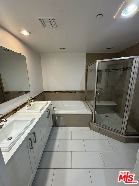11722 Ohio Avenue 204 Property Photo 16