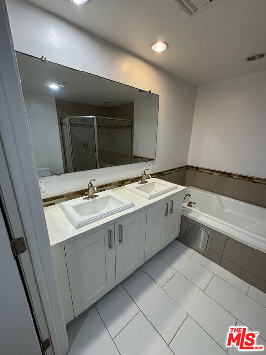 11722 Ohio Avenue 204 Property Photo 19