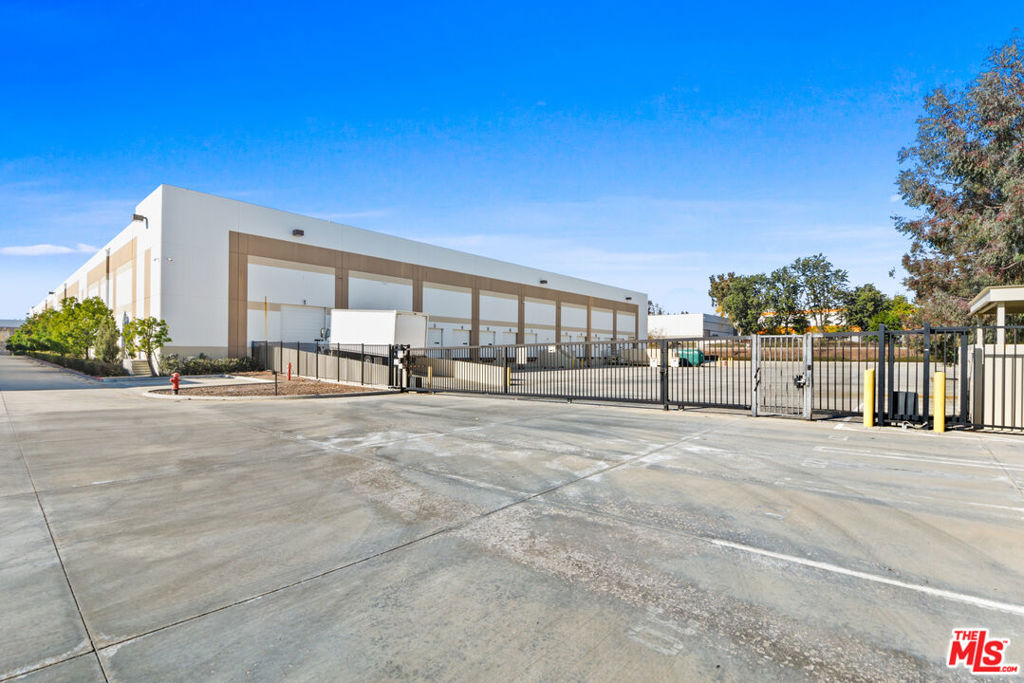 408 Saturn Street Property Photo 2