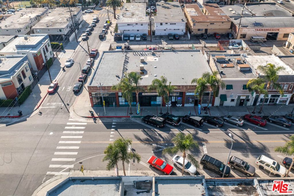 830 W Gardena Boulevard Property Photo 2