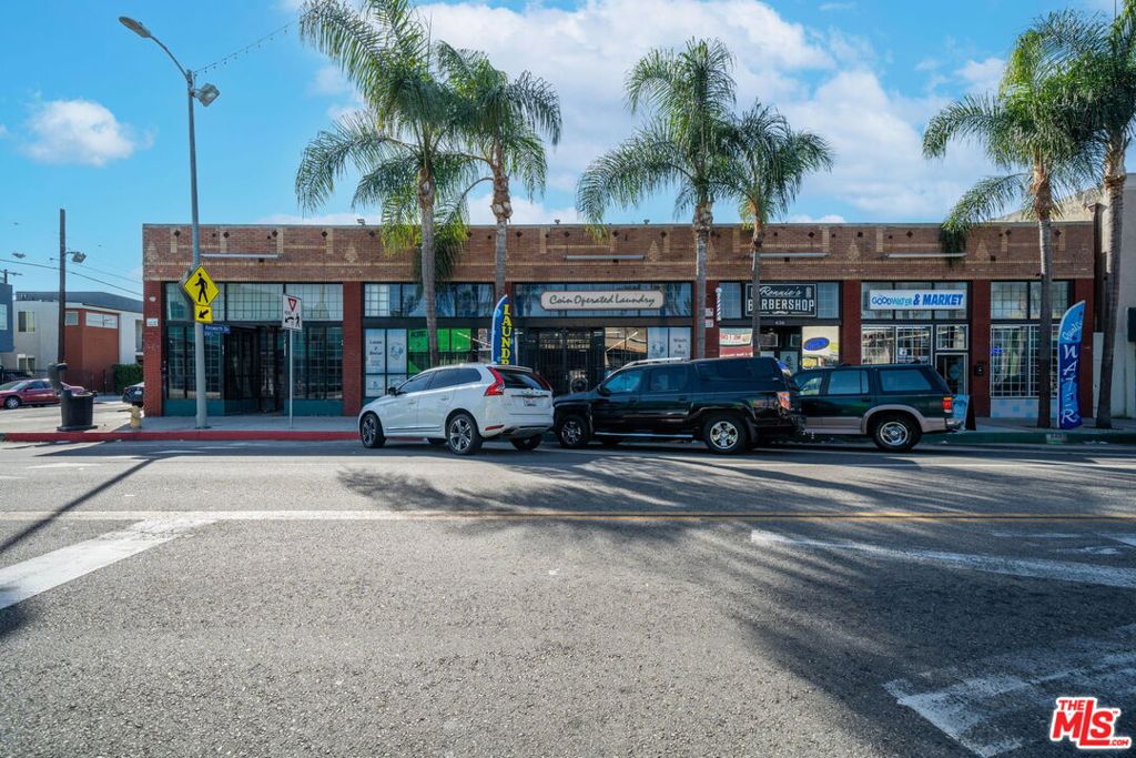 830 W Gardena Boulevard Property Photo 3