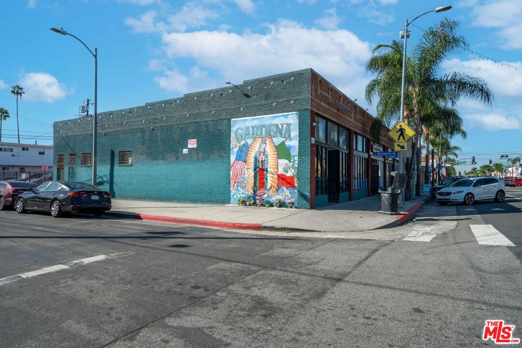 830 W Gardena Boulevard Property Photo 5