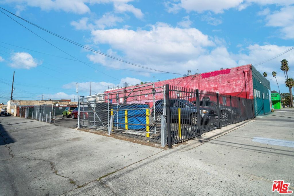 830 W Gardena Boulevard Property Photo 7