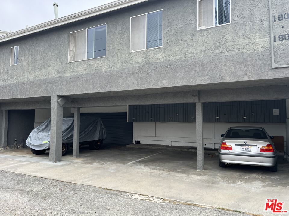 1807 Oak Street Property Photo 2