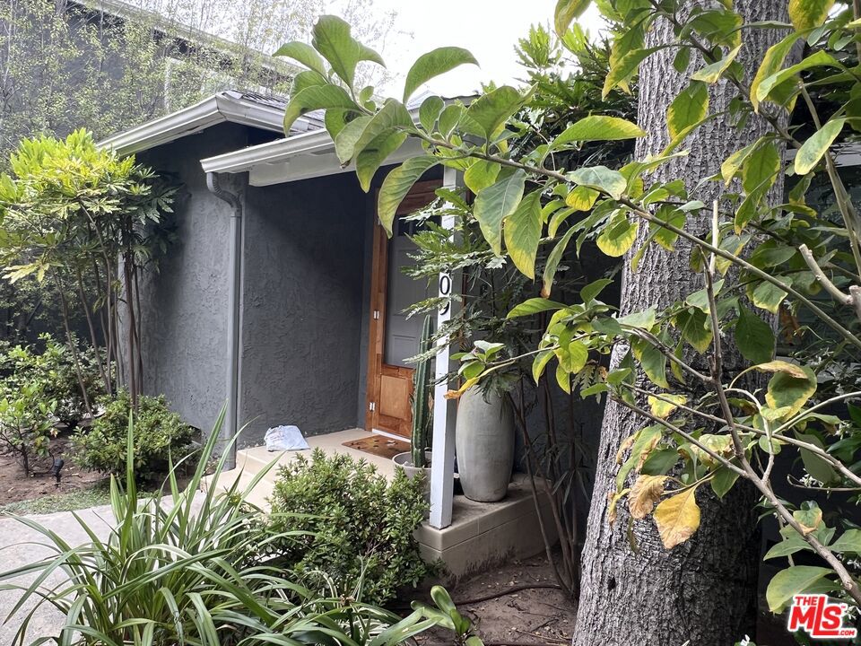 1807 Oak Street Property Photo 3