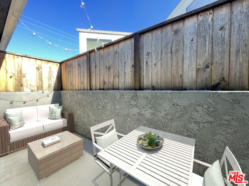 1807 Oak Street Property Photo 5