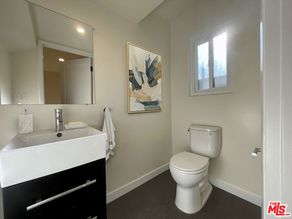 1807 Oak Street Property Photo 6
